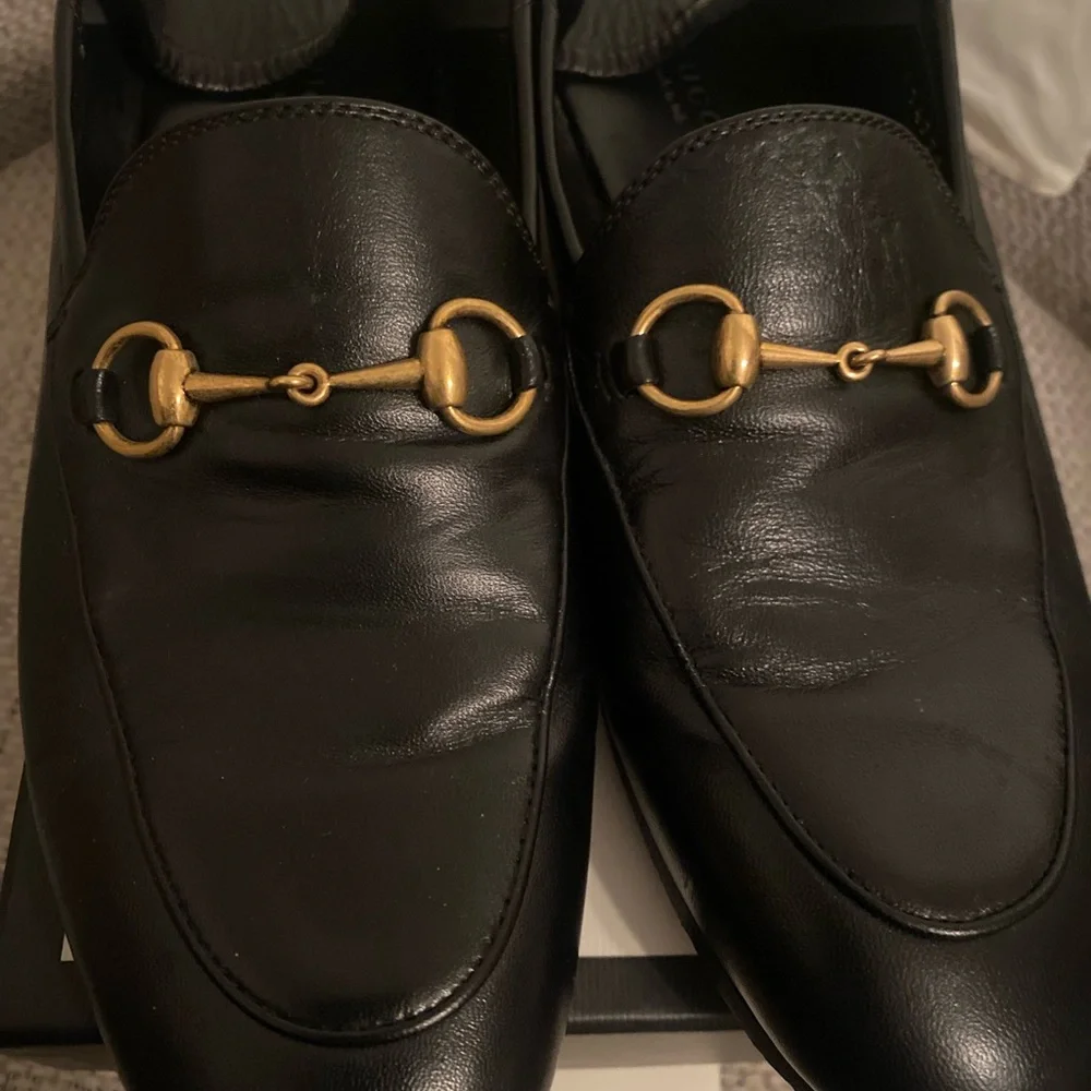 Gucci Black Leather Loafers with Gold Horsebit folds in the back also - Picture 11 of 16